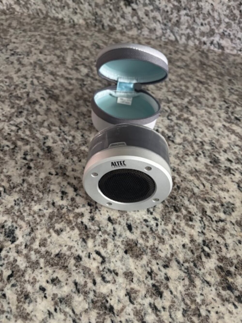 NEW Altec Lansing Portable Speaker IM-237 InMotion Gray Silver Case - SALE!